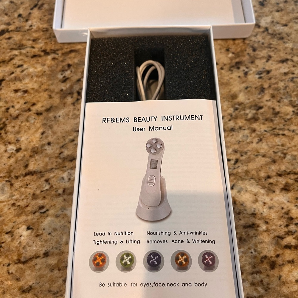 Facial rejuvenation wand